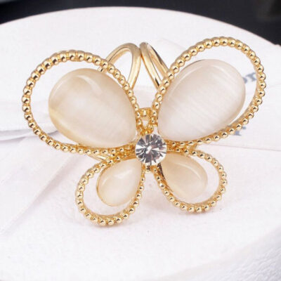 Ozdoba na šatku a šál v podobe zlatého motýľa