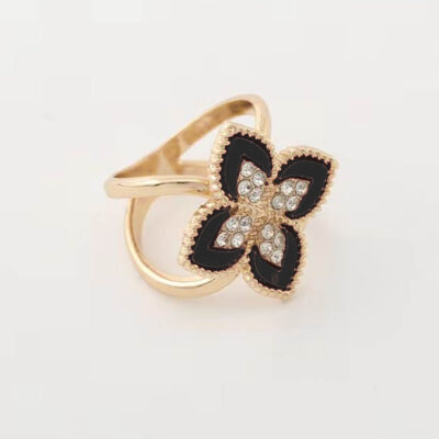 Brošňa na šatku a šál v tvare čierneho štvorlístku