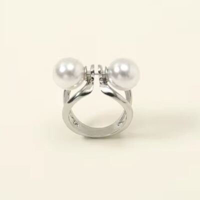 Klipový úchyt na šatku alebo šál v striebornej farbe