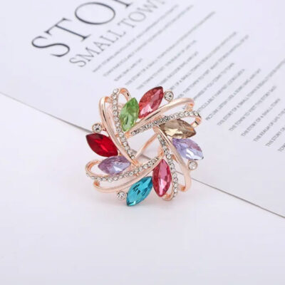 Ozdoba na šatku a šál s farebnými sklíčkami